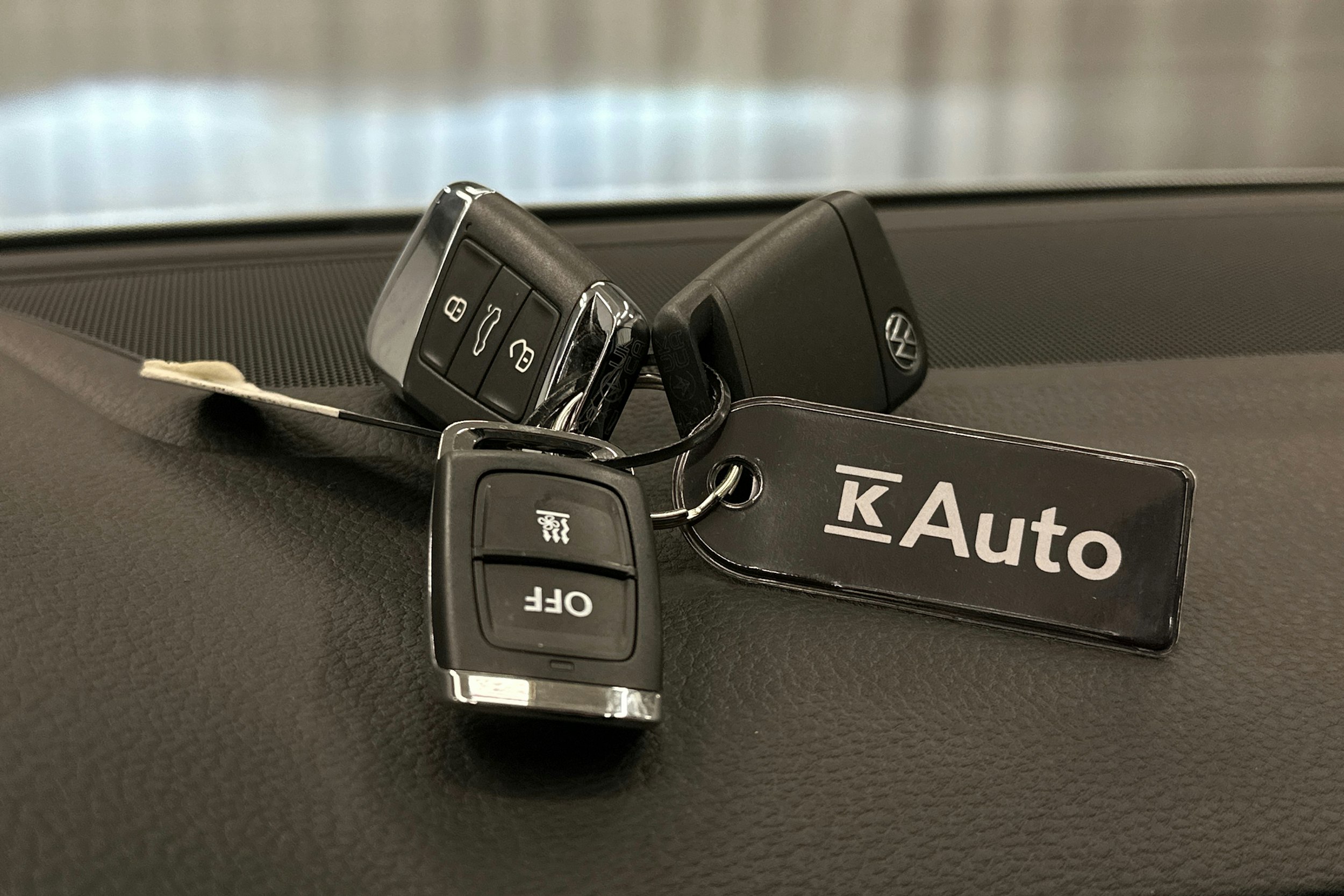 valkoinen Volkswagen Passat 2024 kuva 30.