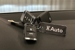 valkoinen Volkswagen Passat 2024 kuva 30.
