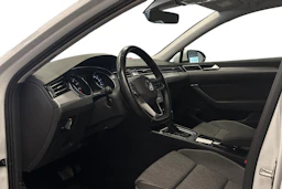 valkoinen Volkswagen Passat 2024 kuva 3.