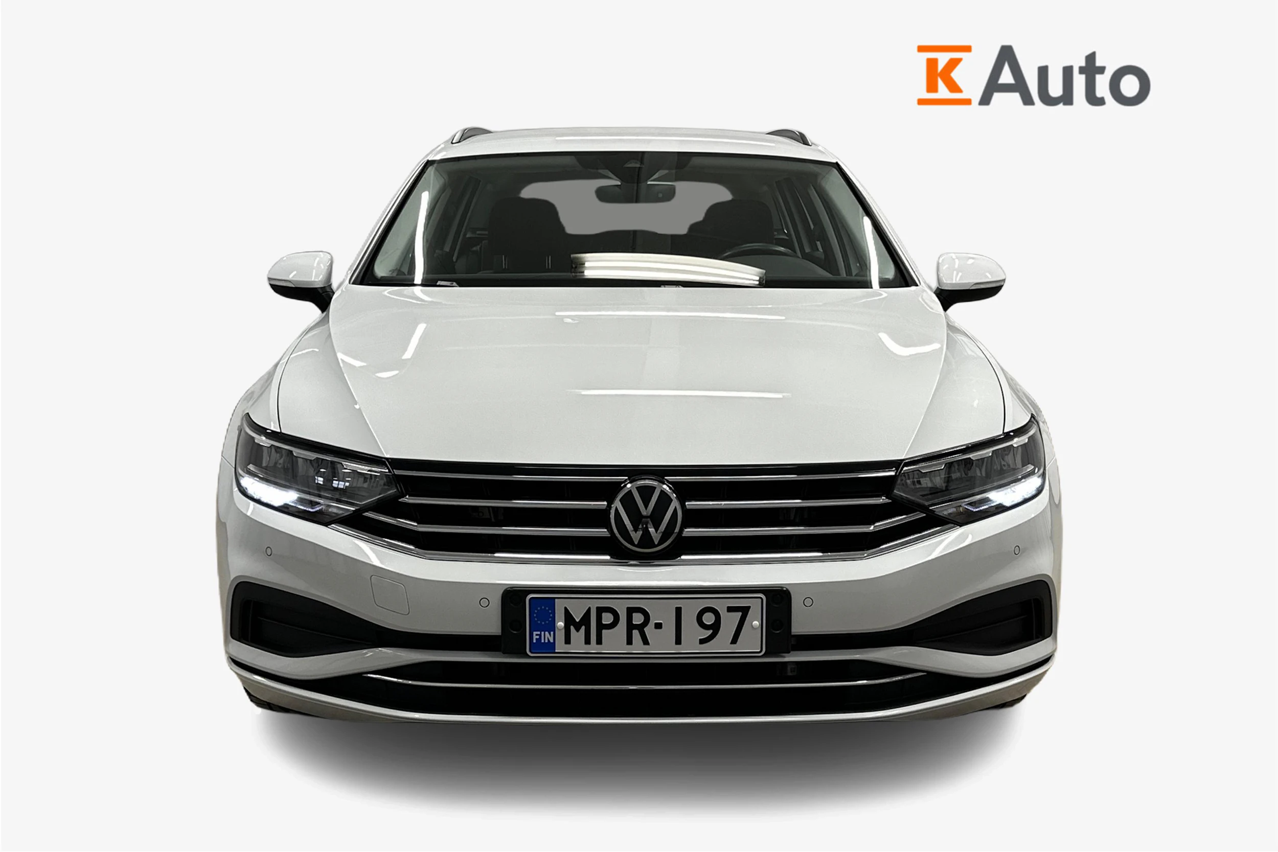 valkoinen Volkswagen Passat 2024 kuva 4.