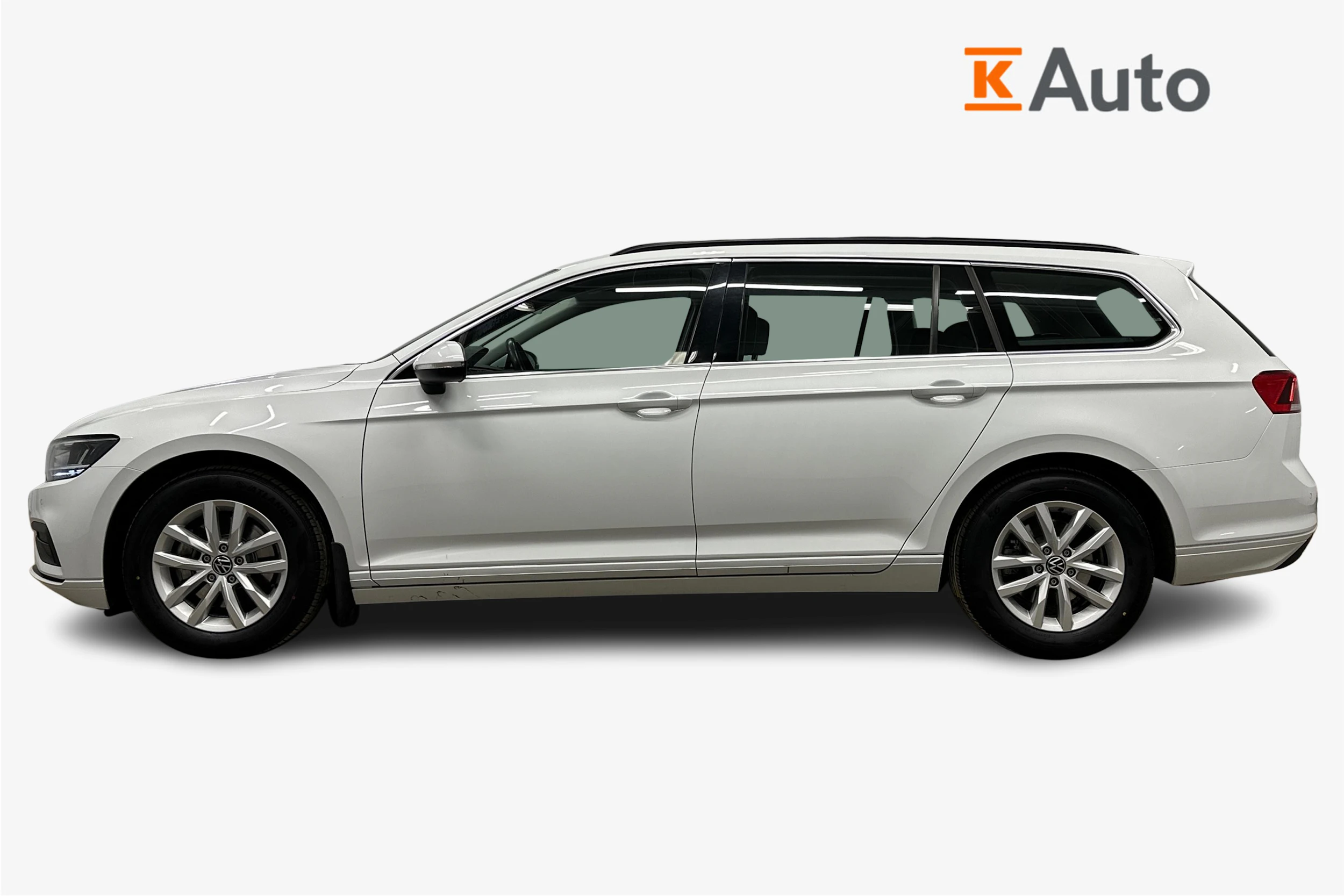 valkoinen Volkswagen Passat 2024 kuva 5.