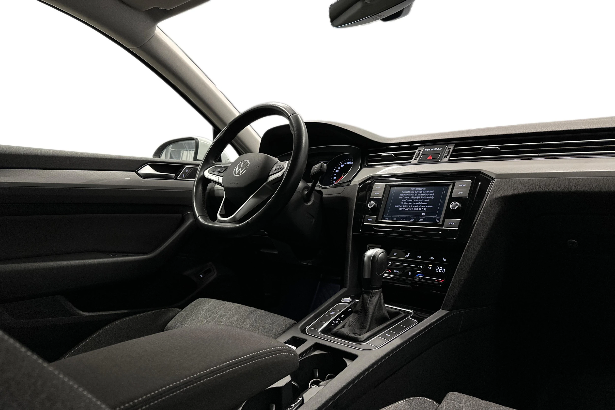 valkoinen Volkswagen Passat 2024 kuva 7.