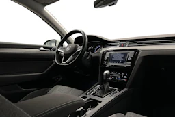 valkoinen Volkswagen Passat 2024 kuva 7.