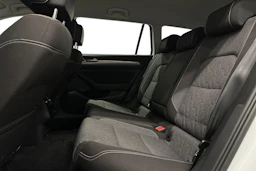 valkoinen Volkswagen Passat 2024 kuva 8.