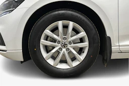 valkoinen Volkswagen Passat 2024 kuva 9.