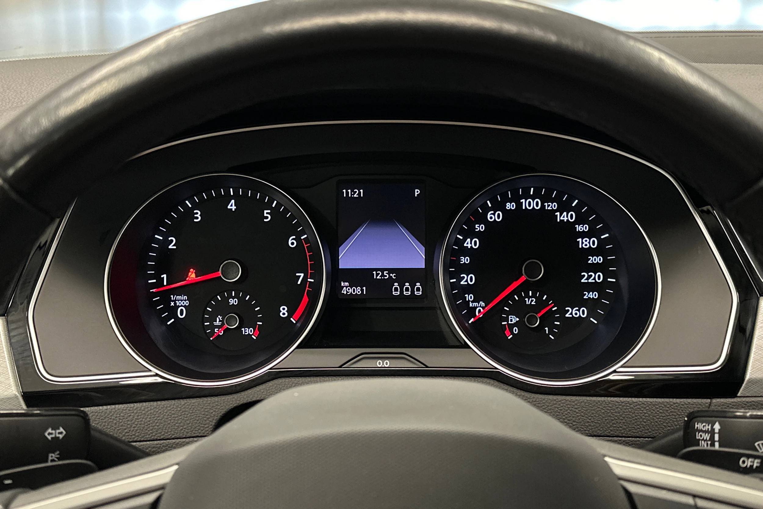valkoinen Volkswagen Passat 2024 kuva 13.