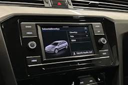 valkoinen Volkswagen Passat 2024 kuva 16.
