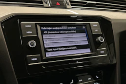valkoinen Volkswagen Passat 2024 kuva 17.