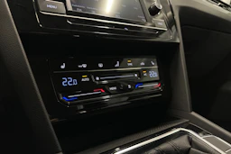 valkoinen Volkswagen Passat 2024 kuva 19.