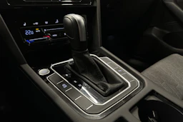 valkoinen Volkswagen Passat 2024 kuva 20.