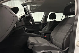valkoinen Volkswagen Passat 2024 kuva 21.