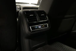 valkoinen Volkswagen Passat 2024 kuva 23.