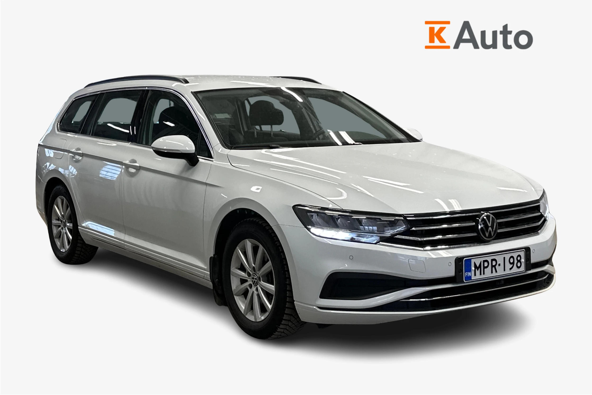 valkoinen Volkswagen Passat 2024 kuva 1.