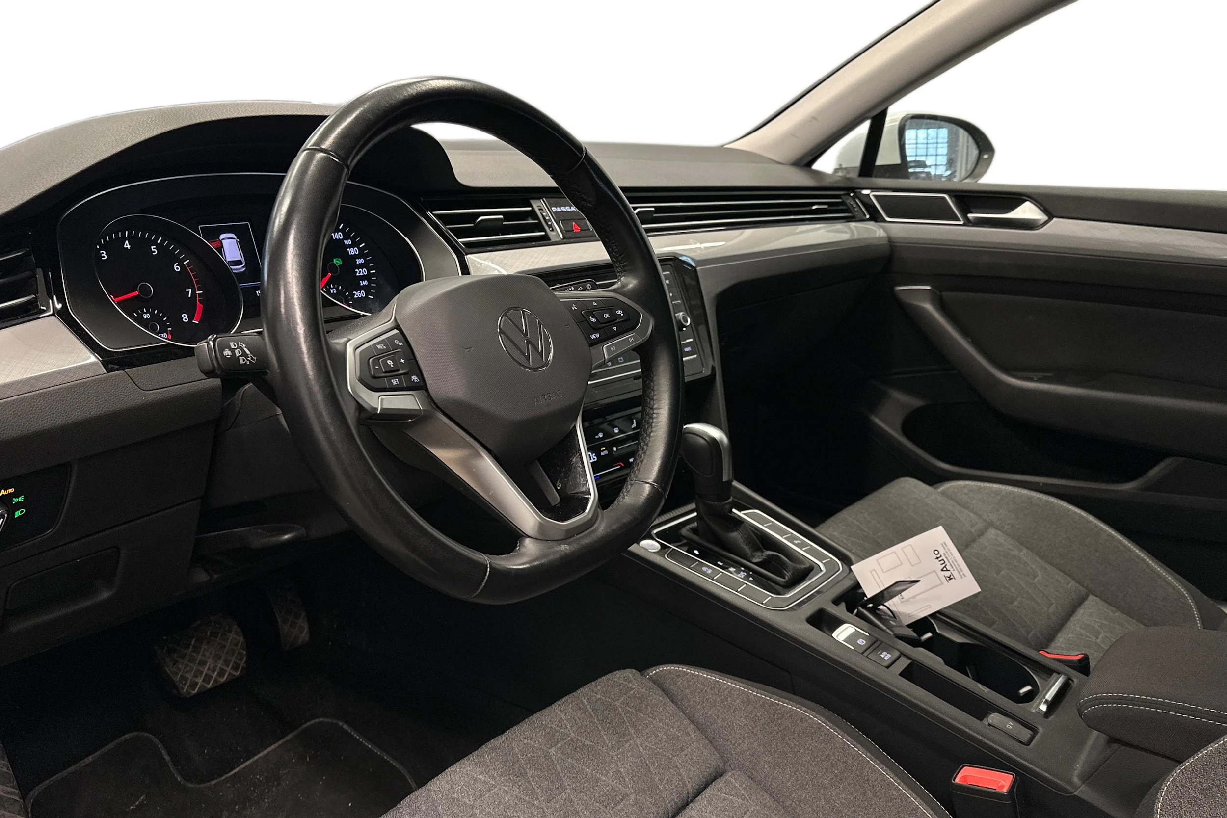 valkoinen Volkswagen Passat 2024 kuva 3.