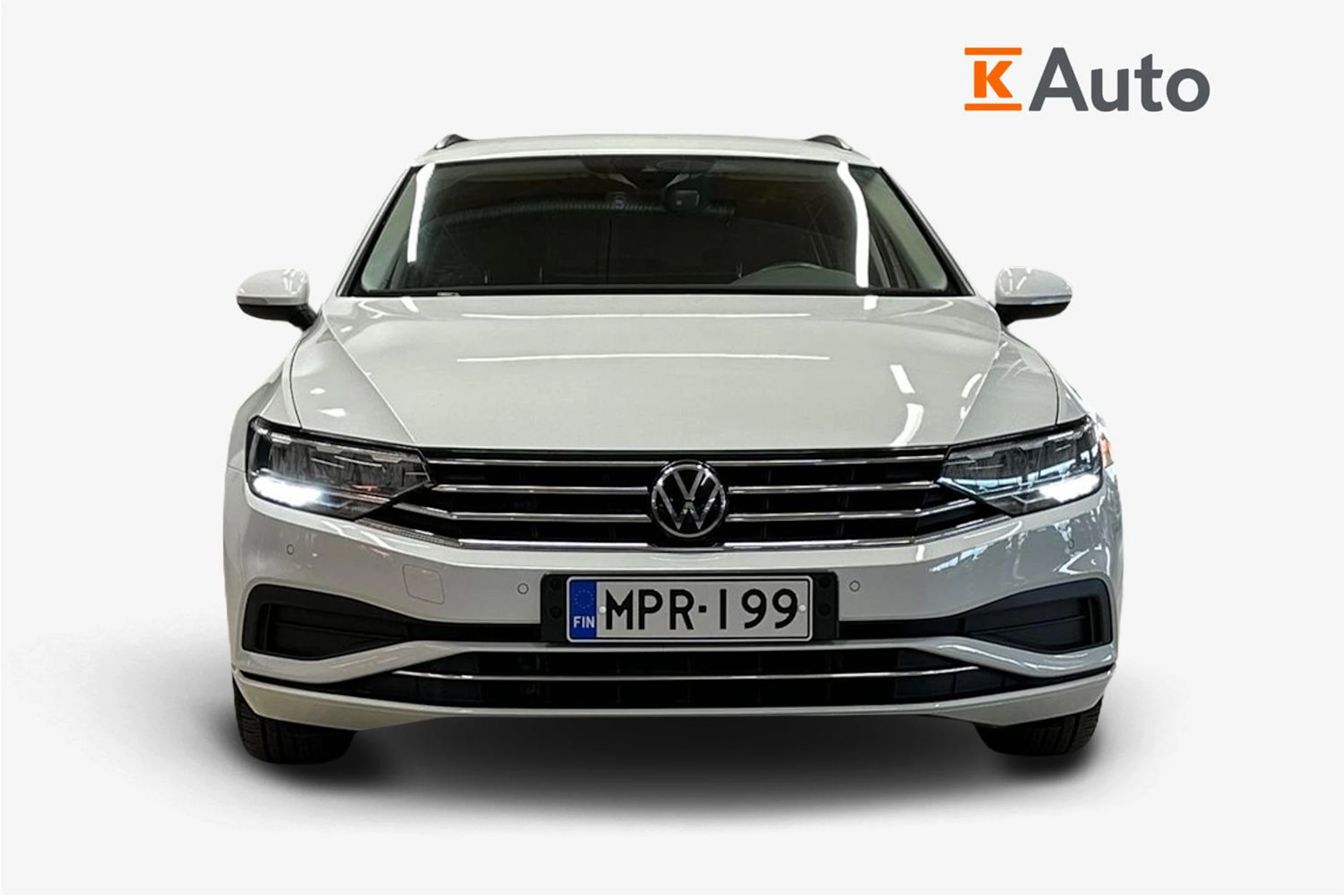 valkoinen Volkswagen Passat 2024 kuva 5.
