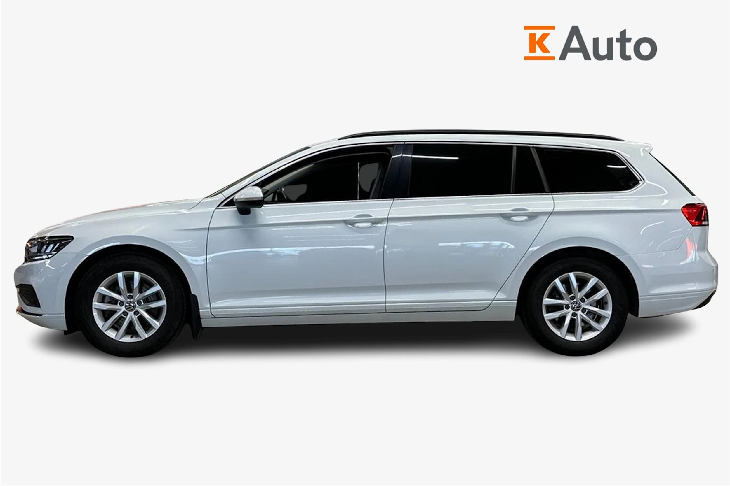 valkoinen Volkswagen Passat 2024 kuva 7.