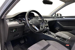 valkoinen Volkswagen Passat 2024 kuva 8.