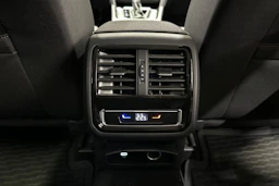 valkoinen Volkswagen Passat 2024 kuva 16.
