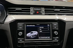 valkoinen Volkswagen Passat 2024 kuva 20.
