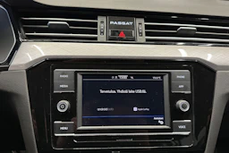 valkoinen Volkswagen Passat 2024 kuva 21.