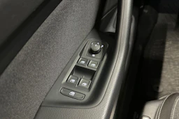 valkoinen Volkswagen Passat 2024 kuva 29.