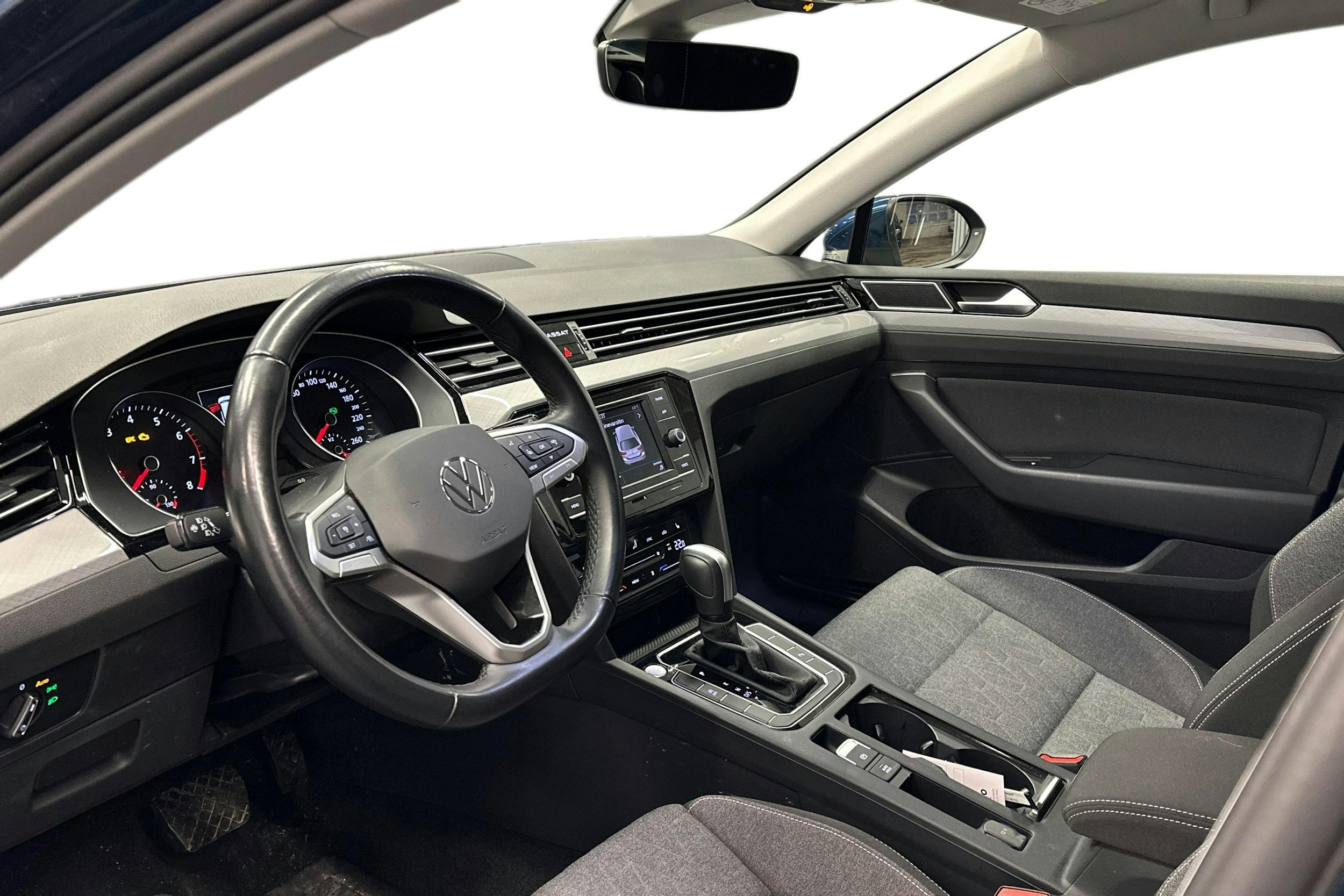 sininen Volkswagen Passat 2024 kuva 3.