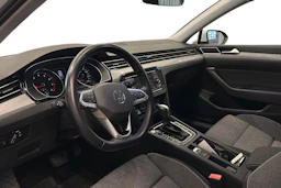 valkoinen Volkswagen Passat 2024 kuva 3.