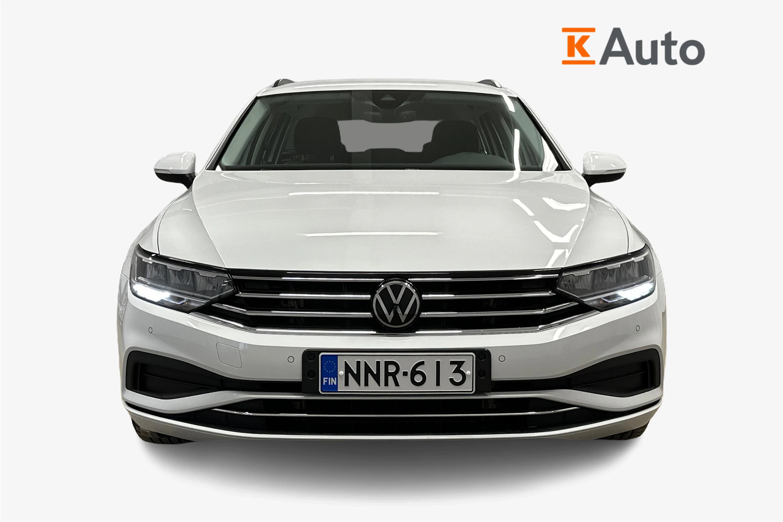 valkoinen Volkswagen Passat 2024 kuva 4.