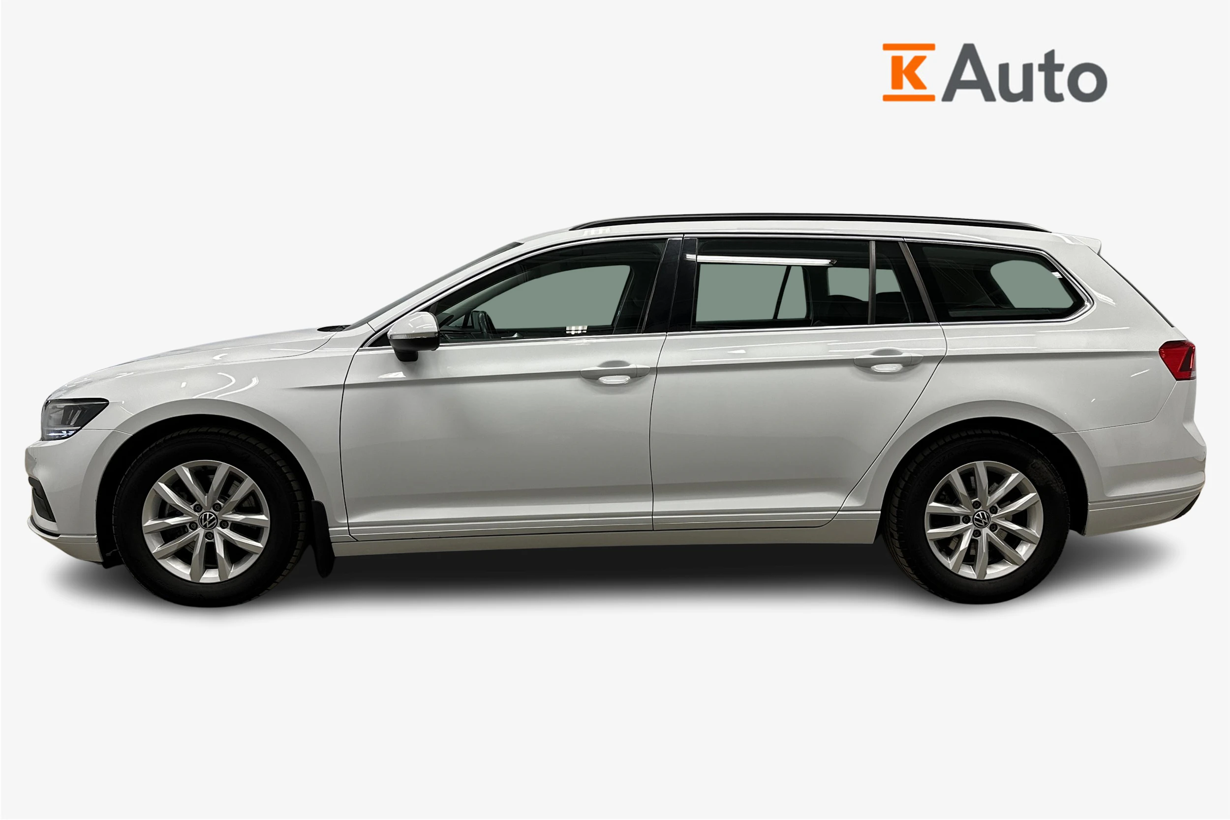 valkoinen Volkswagen Passat 2024 kuva 5.