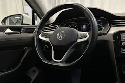valkoinen Volkswagen Passat 2024 kuva 14.