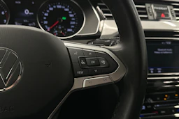 valkoinen Volkswagen Passat 2024 kuva 16.