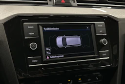 valkoinen Volkswagen Passat 2024 kuva 24.