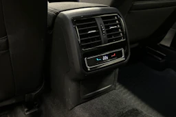 valkoinen Volkswagen Passat 2024 kuva 26.