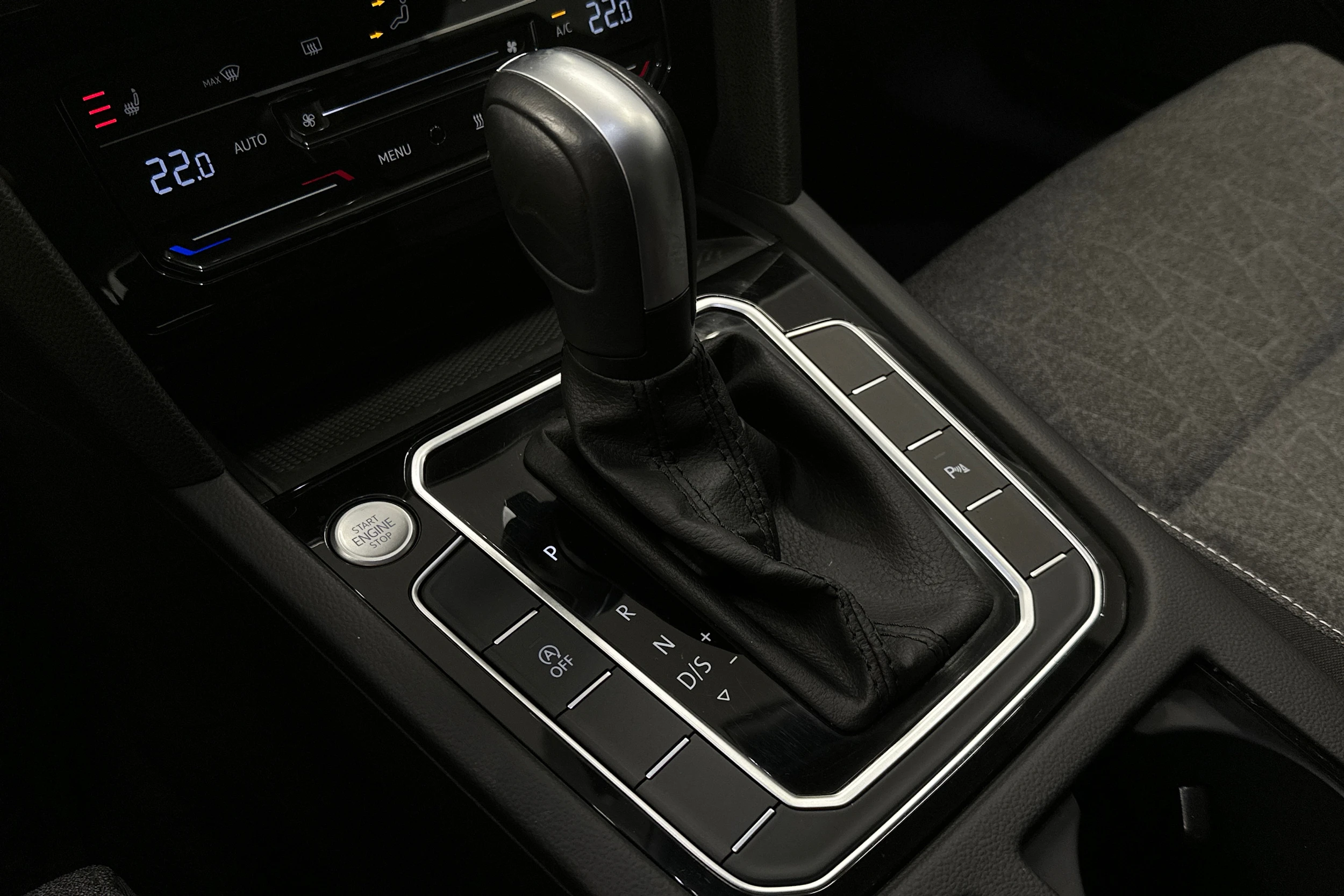 valkoinen Volkswagen Passat 2024 kuva 27.