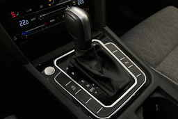 valkoinen Volkswagen Passat 2024 kuva 27.