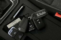 valkoinen Volkswagen Passat 2024 kuva 28.