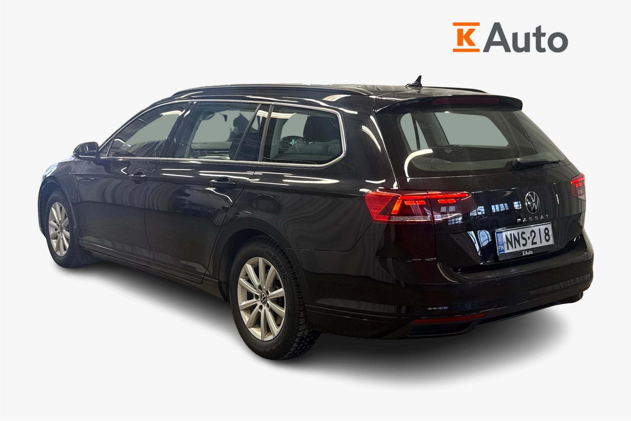 musta Volkswagen Passat 2024 kuva 2.