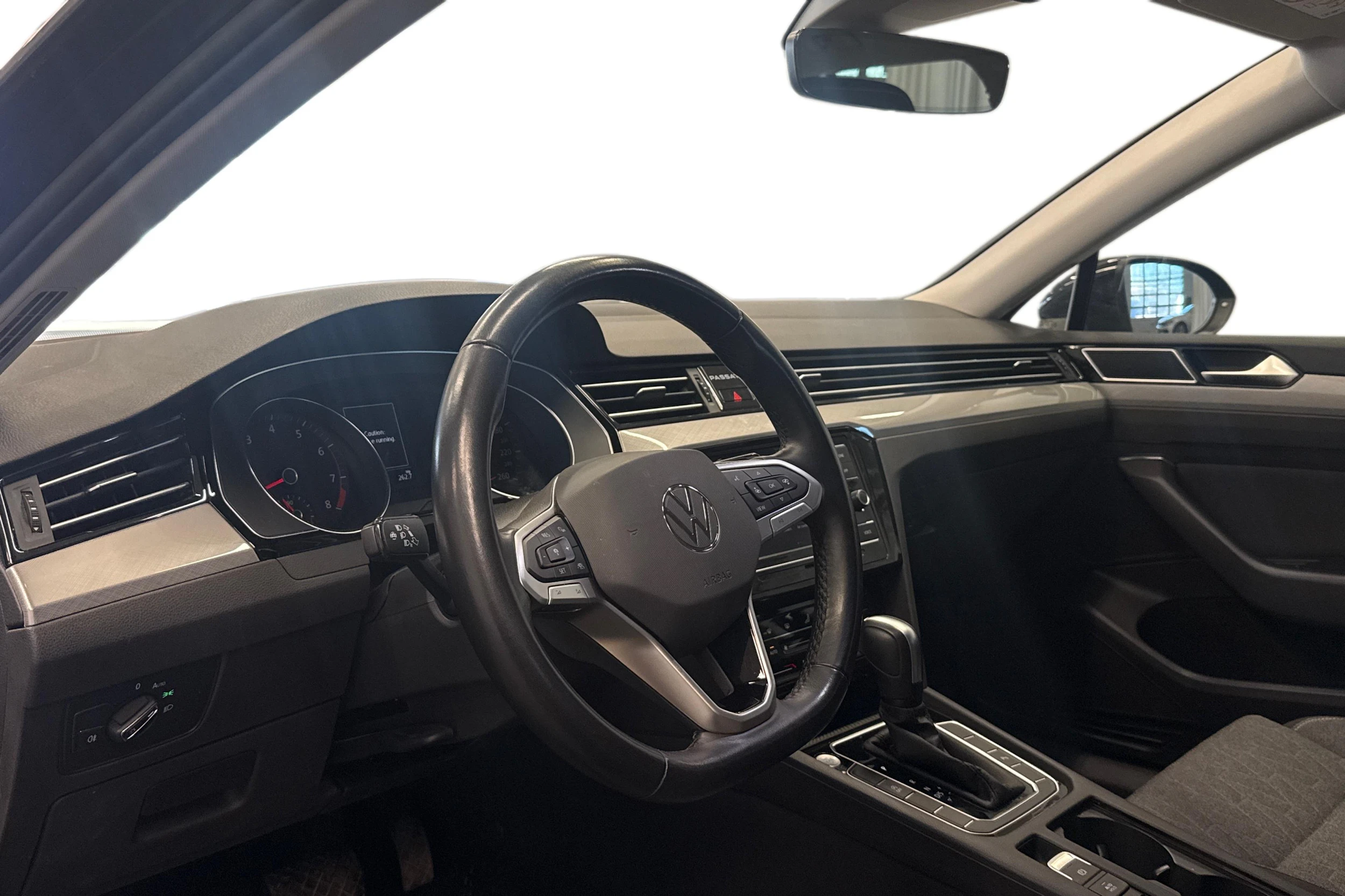 musta Volkswagen Passat 2024 kuva 3.