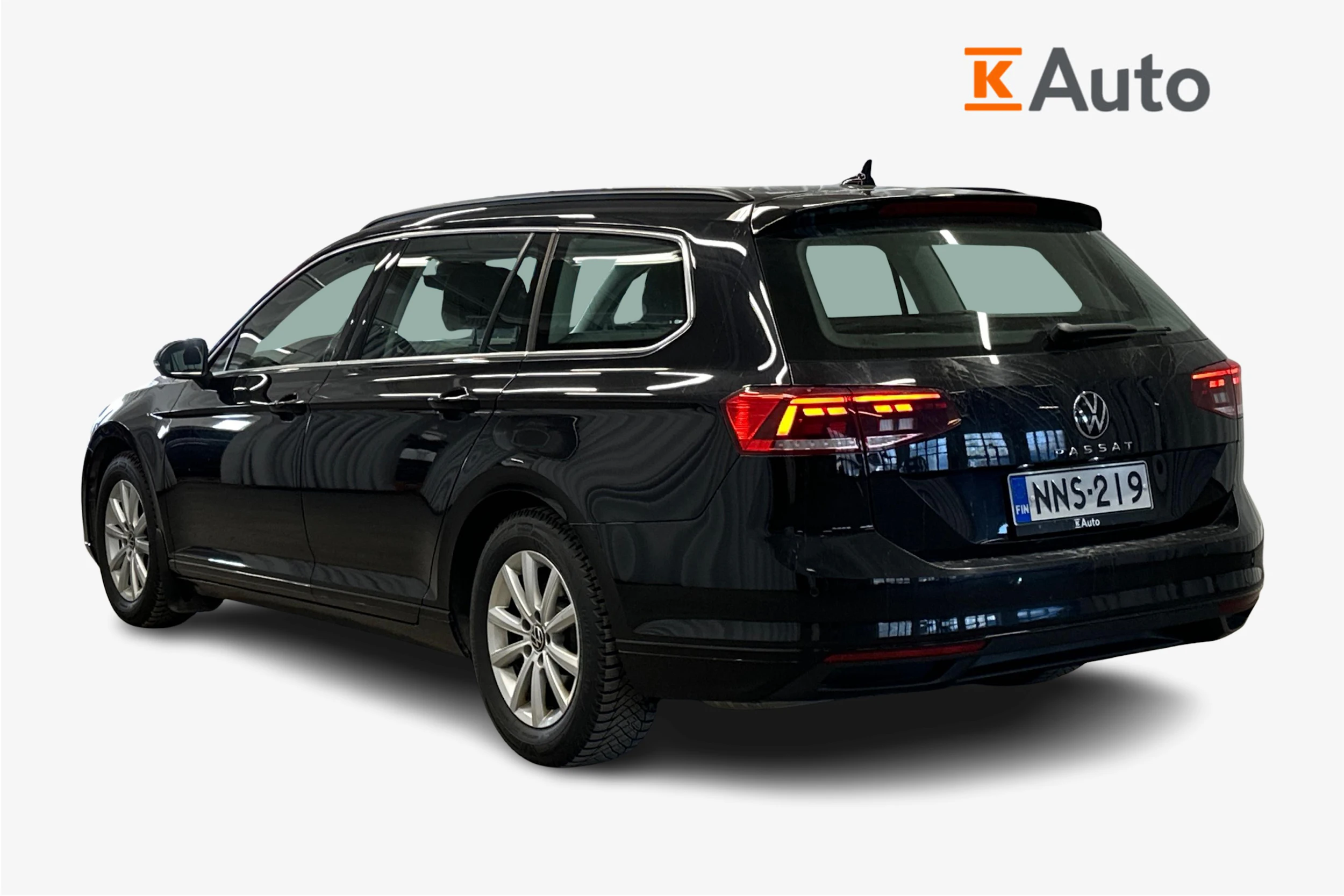 musta Volkswagen Passat 2024 kuva 2.