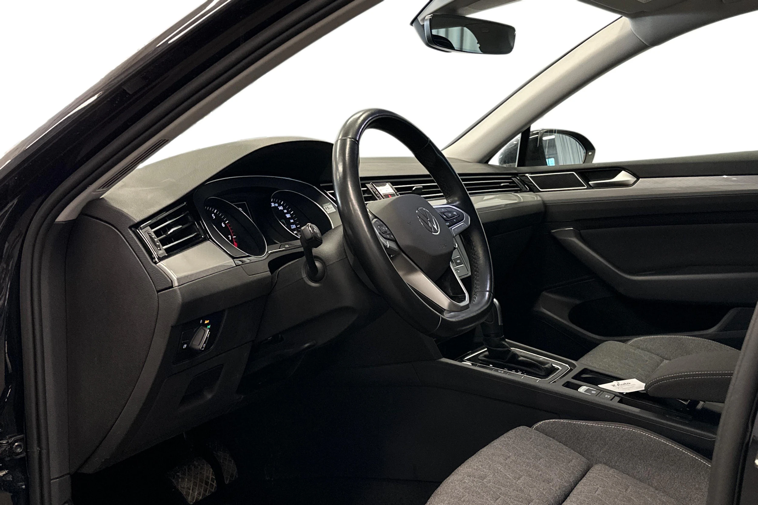 musta Volkswagen Passat 2024 kuva 3.