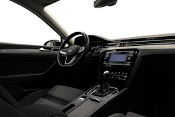 musta Volkswagen Passat 2024 kuva 7.