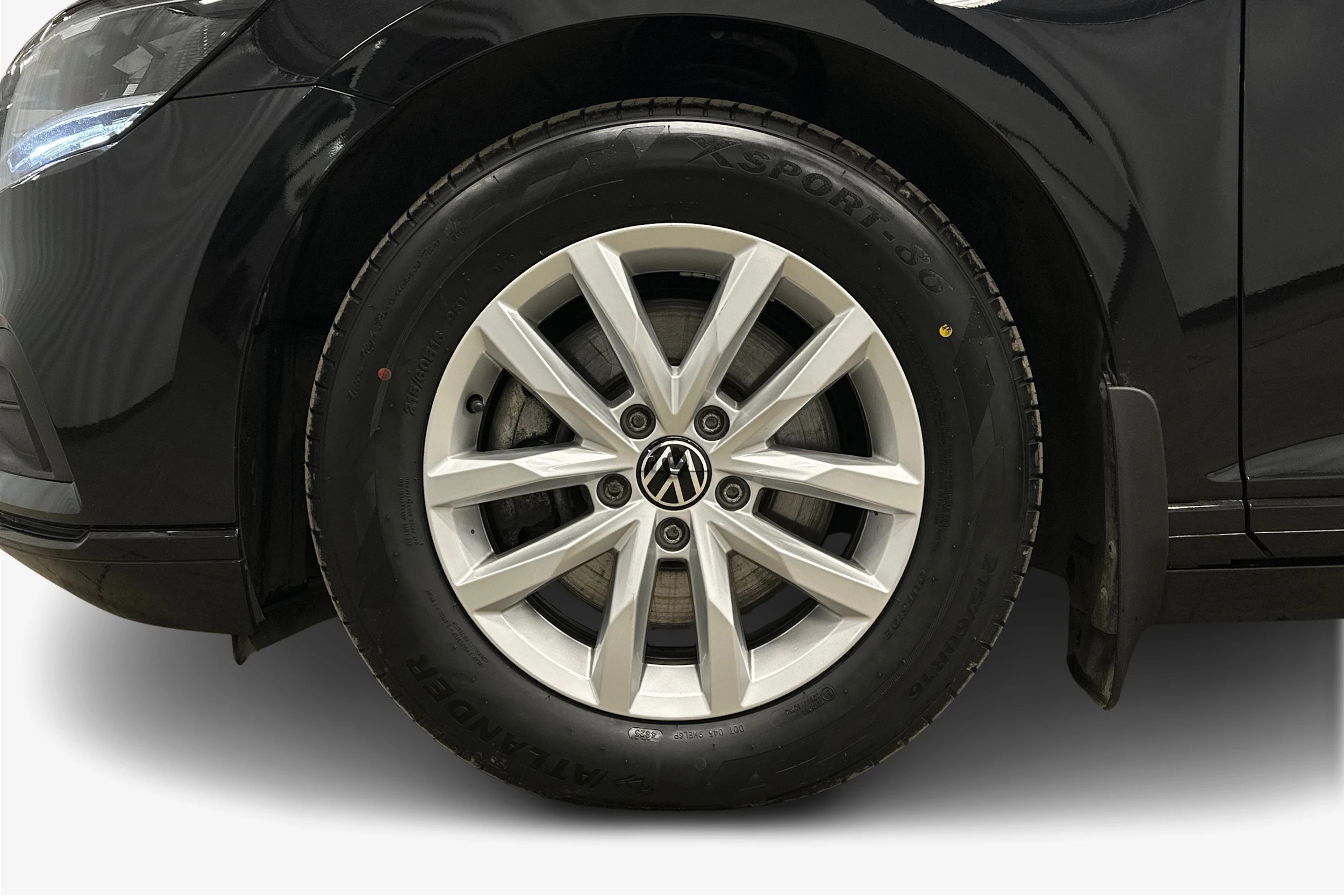musta Volkswagen Passat 2024 kuva 9.