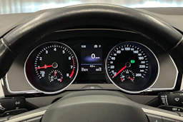 musta Volkswagen Passat 2024 kuva 13.