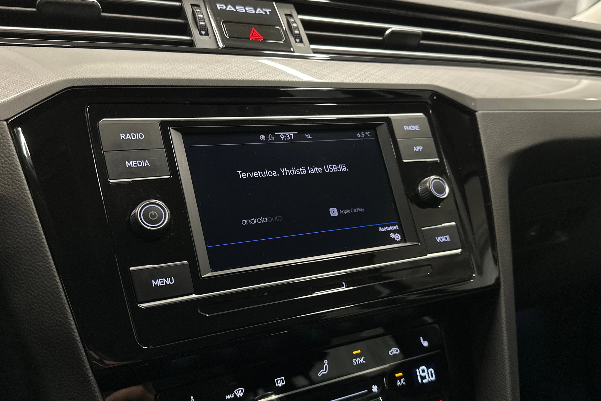 musta Volkswagen Passat 2024 kuva 14.