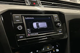 musta Volkswagen Passat 2024 kuva 15.