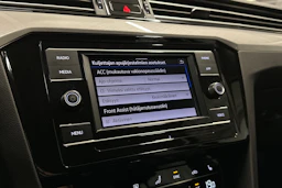 musta Volkswagen Passat 2024 kuva 16.