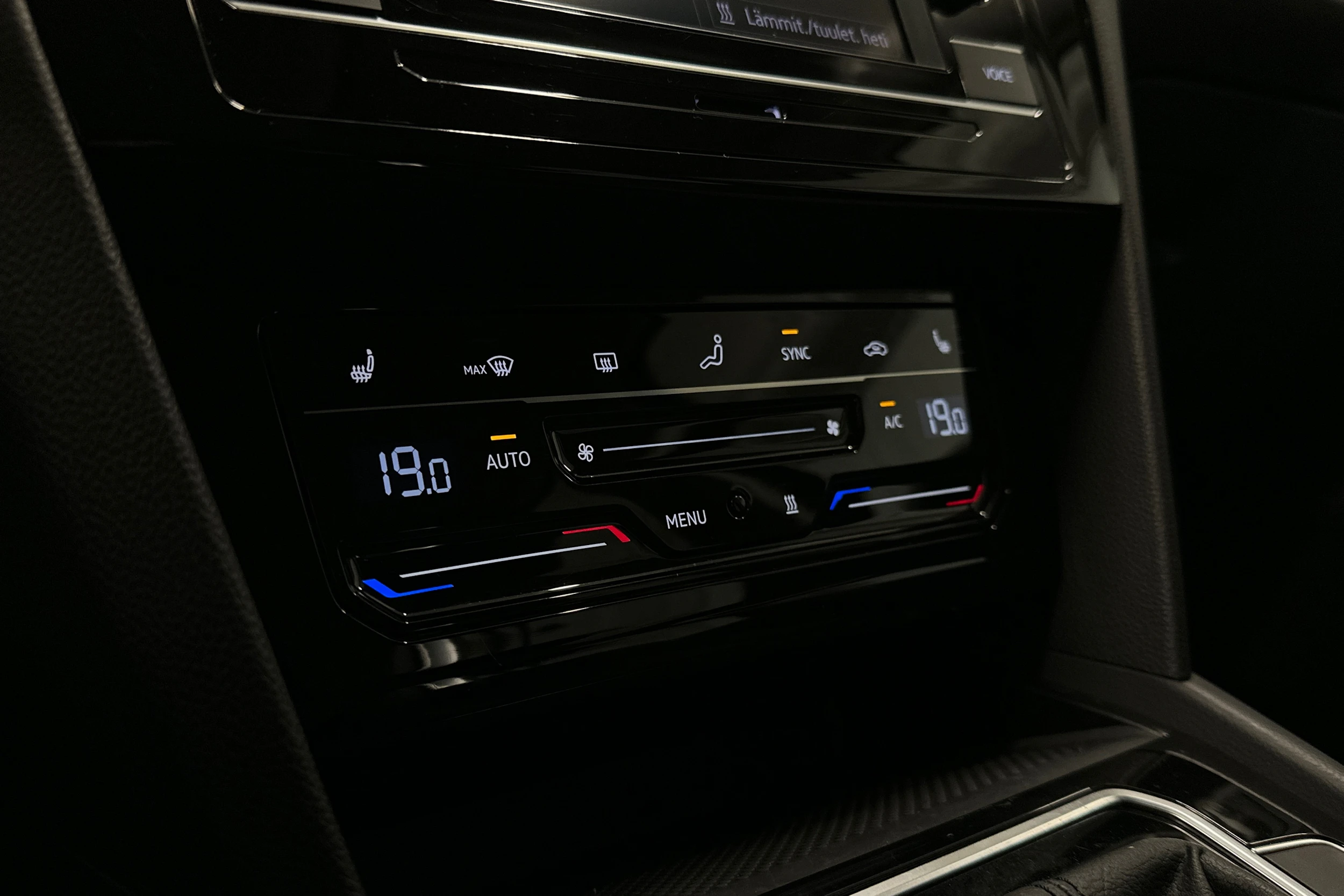 musta Volkswagen Passat 2024 kuva 18.