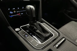 musta Volkswagen Passat 2024 kuva 19.