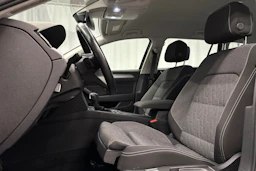musta Volkswagen Passat 2024 kuva 20.