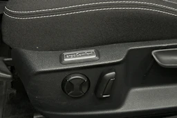musta Volkswagen Passat 2024 kuva 21.